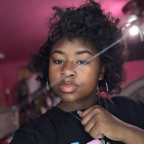 Meet your Posher, Kaliyah - Picture 1 of 1